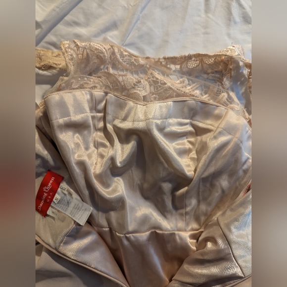 Formal dress - Picture 7 of 9